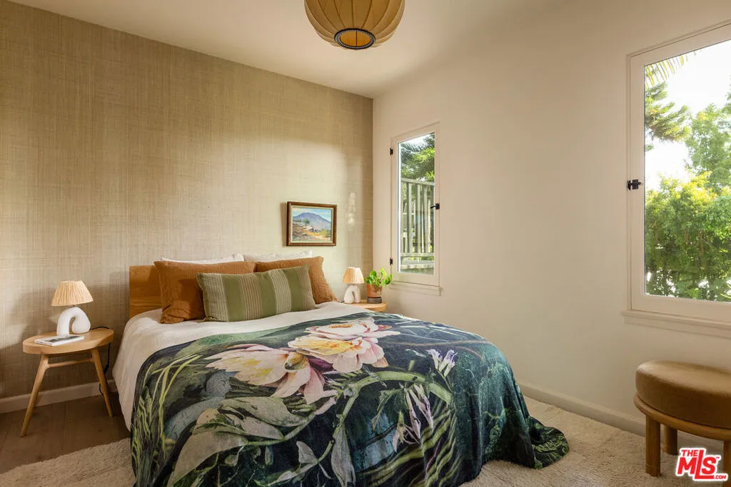 1982 N Normandie Avenue, Los Angeles, California 90027 home-pic-24